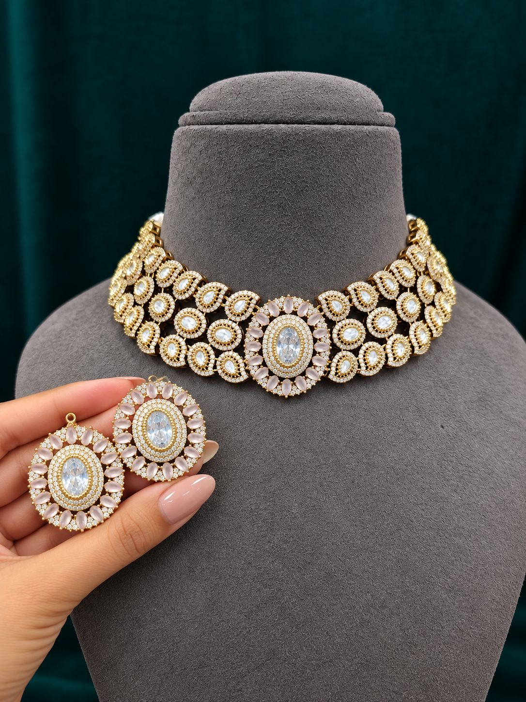 Vritika AD Choker Set